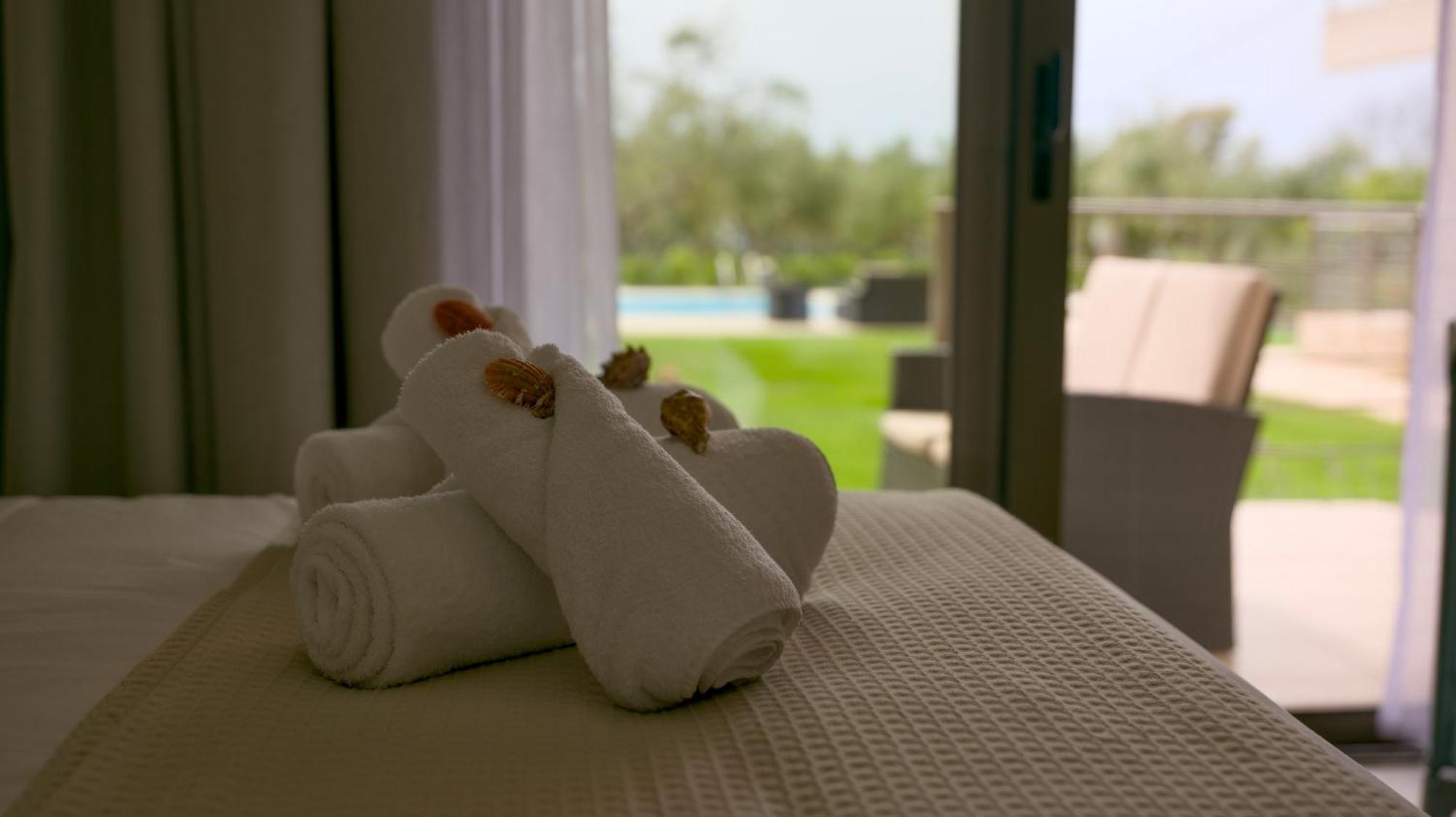 Three Charites Resort Ялова Екстер'єр фото